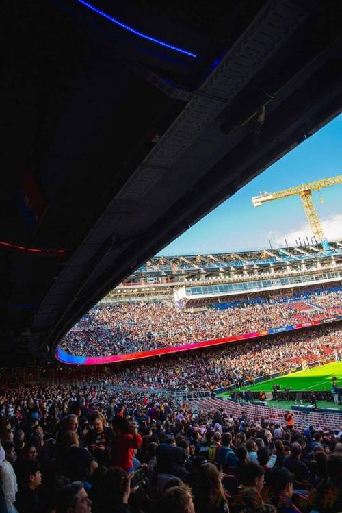 开云体育网址：从诺坎普球迷到巴萨一线队！23岁天才后卫的逆袭之路：我曾坐在看台，如今要在这里踢球