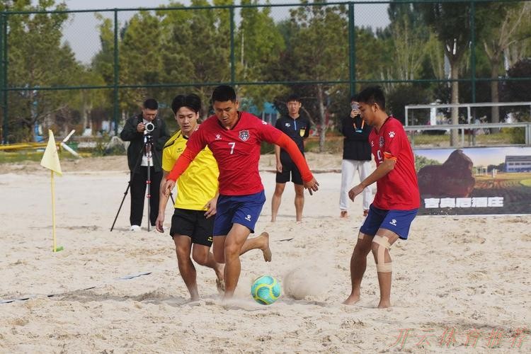 开云体育最新网址：2025中国足协沙足巡回赛总决赛乌海开赛
